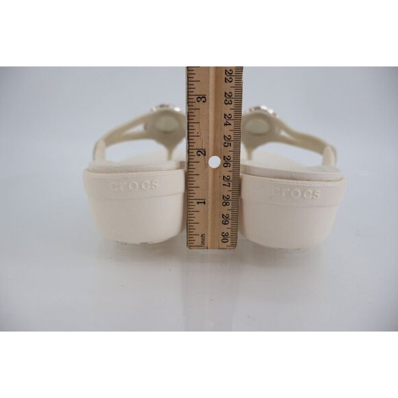 Crocs Girls Sanrah Embelished Sandal Size 4 White Thong Low Wedge Gold Hammered - Picture 8 of 12